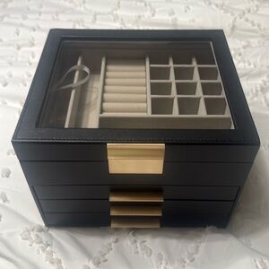 Jewelry box with drawers